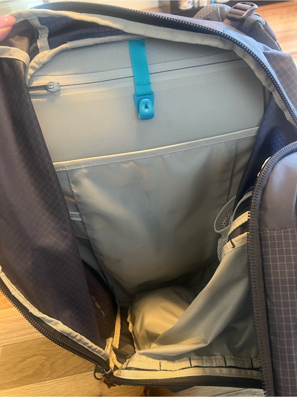 REI Trail 40 pack- women’s- Gray and Orange - Picture 3 of 12